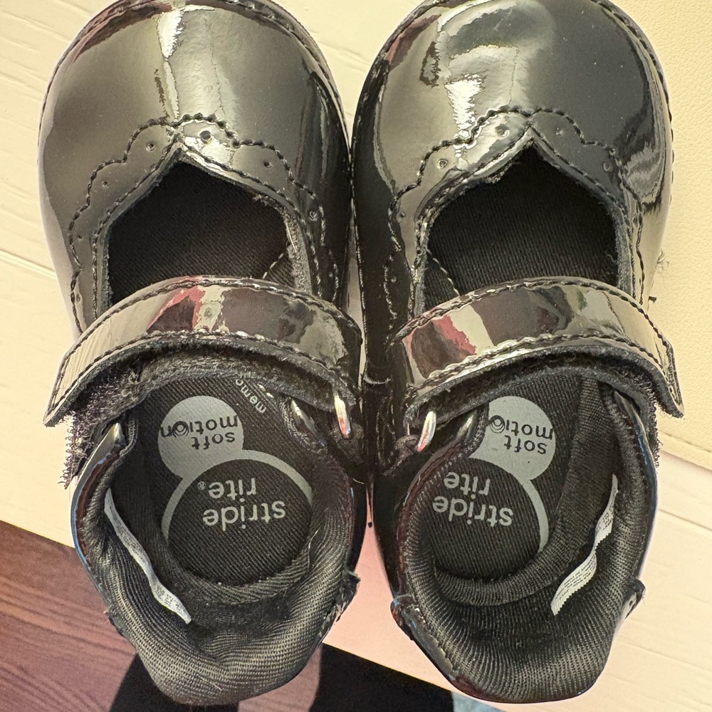 Stride Rite Black Patent Leather Girls Baby Shoes size 4.5
